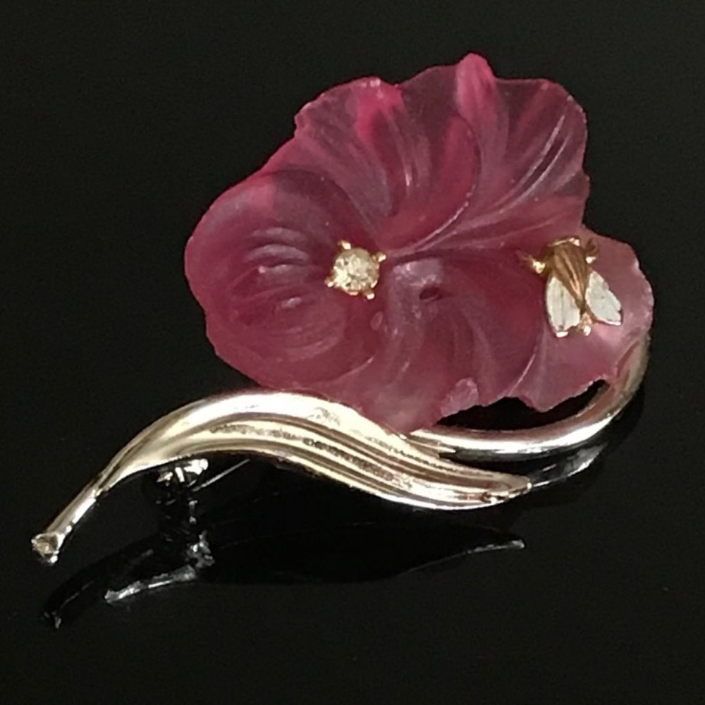 Pink vintage brooch 70s flower pin, bumble bee pin, pink floral pin | 70s pin